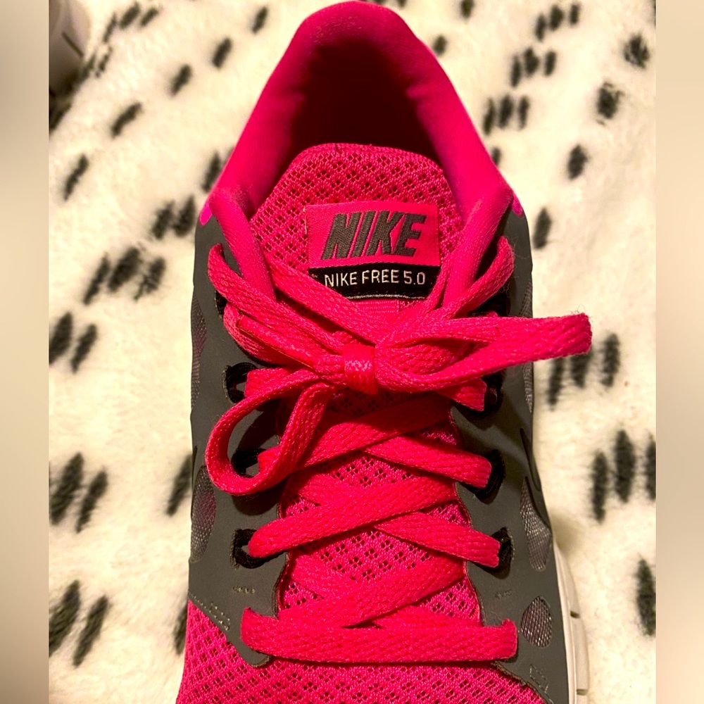 Pink Nike’s - Picture 5 of 6